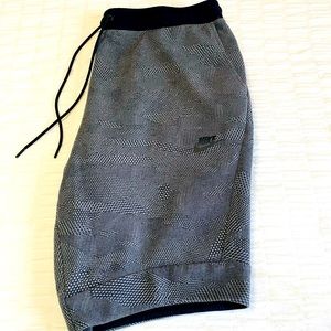 Nike Tech Fleece Shorts Men, XL, Gray & Black. Used